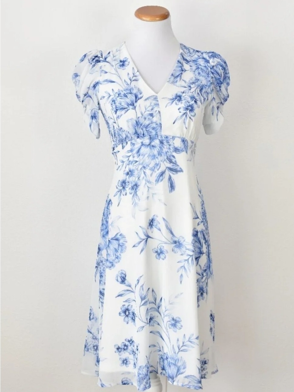 NWT Calvin Klein Dress with Blue Floral Print Size 10
